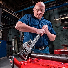 Эксплуатация алюминиевых прямых трубных ключей 48" Ridgid Aluminum Heavy Duty 848